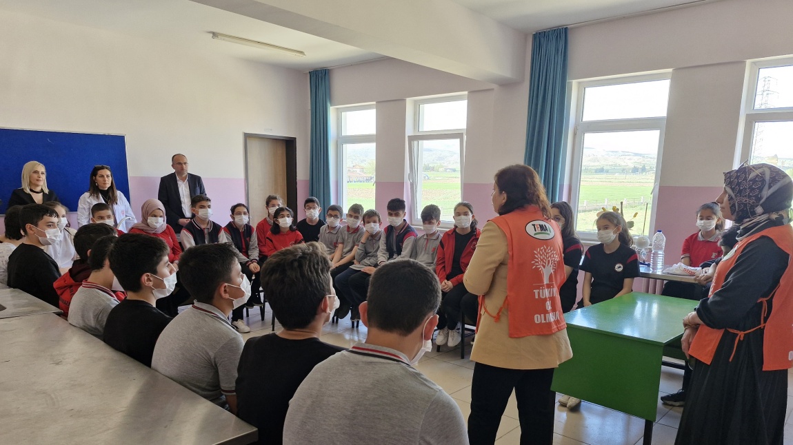22 Mart Dünya Su Günü e-Twinning projesi kapsamında Fatih Ortaokulu'nda Tema Vakfı gönüllüleri geldi